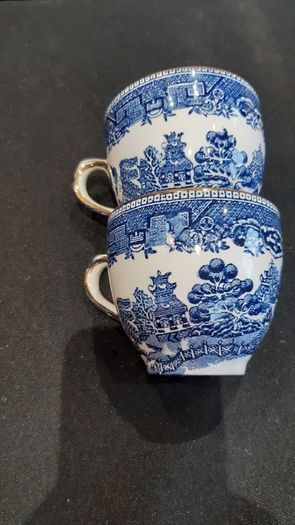20 piece Arklow Pottery Blue Willow pattern tea set