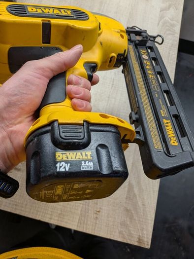 Dewalt 16G nailer