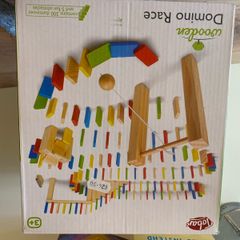 Wooden domino set