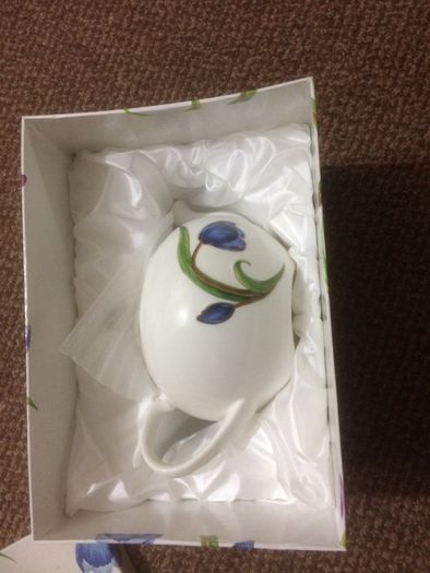 Tea Pot , sugar, milk jug and salt & pepper set.