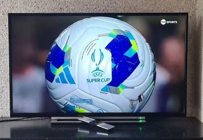 Toshiba 43" Smart TV (Model: 43L3863DBT) + Remote & Stand