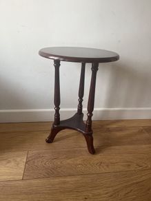 Circular coffee table
