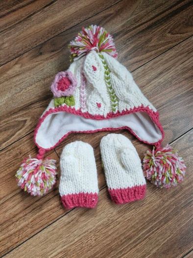 Girls hat & mittens set