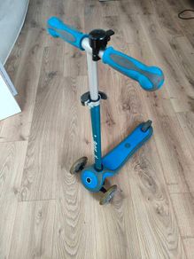 Globber Primo Scooter with LED Light-Up Wheels - Excellent Condition
