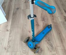 Globber Primo Scooter with LED Light-Up Wheels - Excellent Condition