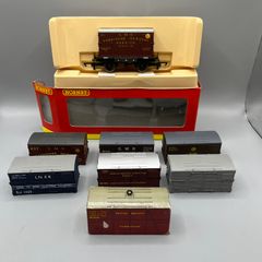 Hornby R6241 OO Gauge LMS Conflat Wagon w Extra Containers