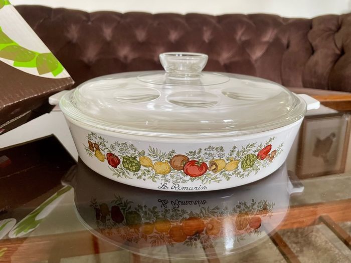 New Vintage Pyrosil Casserole Dish Spice of Life La Romarin 1970s with Lid and Original Box Unused