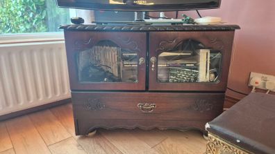 Corner television cabinet