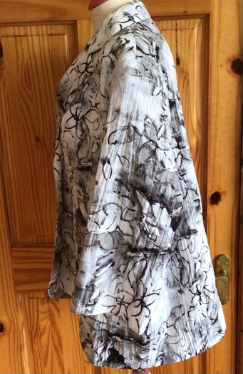 Ladies Gina.G lightweight blazer Eu 52 Uk 26 includes postage