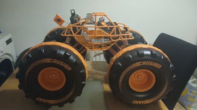 Giant crusher RC