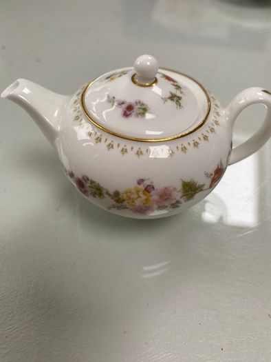 Wedgwood minature Mirabelle  tea pot