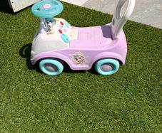 Kids sit and roll car