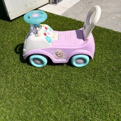 Kids sit and roll car