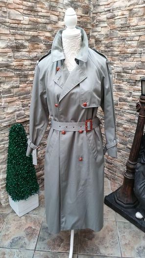 Vintage Nuage ladies trenchcoat Approximately late 90s early 00s Size 10 on label The colour is a pale bluey grey with brown buttons It's got an inner lining that can be removed