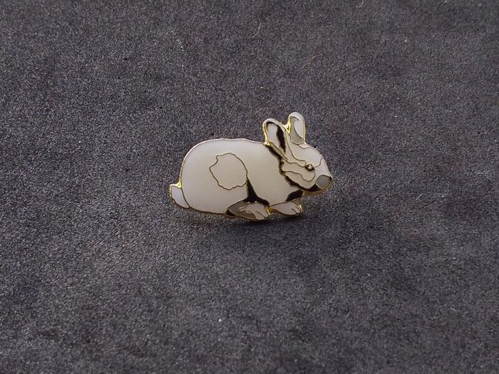 Vintage White Rabbit , Pin Badge