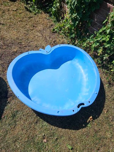 Kids coverable sandbox