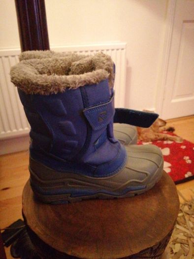 snowboots size 2