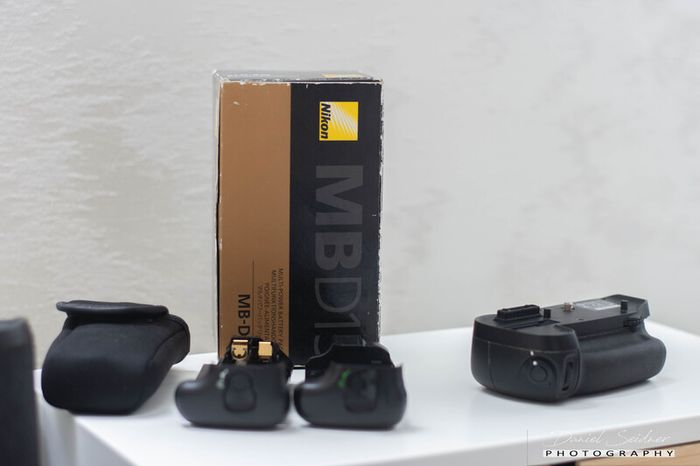 MB-D15, Multi Battery Power Pack / Grip for D7100 & D7200 Digital Camera