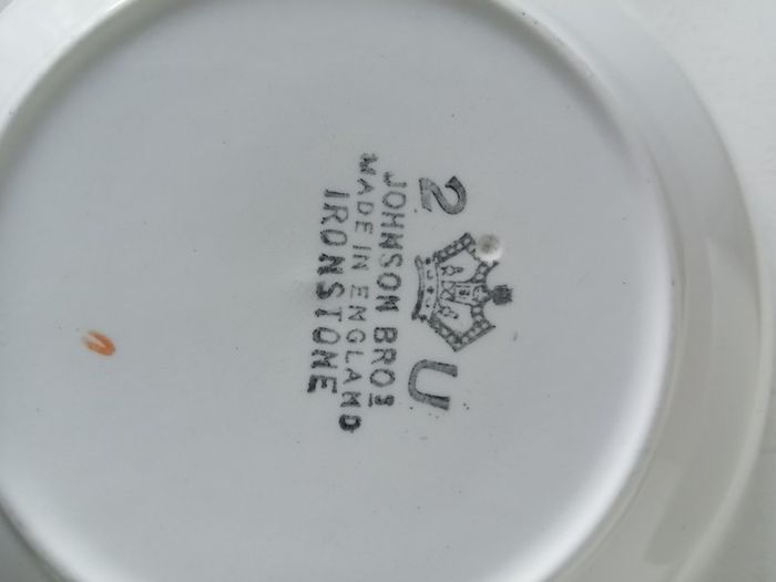 Vintage 1960' Johnson Brothers "Pinecone and Sunflower " 5 soup bowls