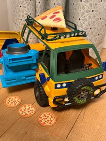 Teenage Mutant Ninja Turtles Pizza Launcher Truck