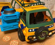 Teenage Mutant Ninja Turtles Pizza Launcher Truck