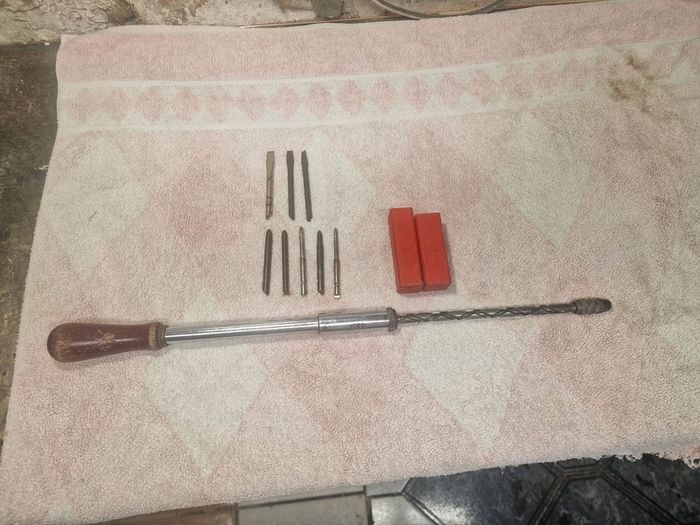 Large Pump Action Screwdriver