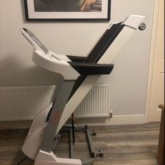 Smart treadmil (Netflix, Spotify, YouTube, Bluetooth)