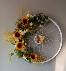60cm cream handpainted bicycle wheel