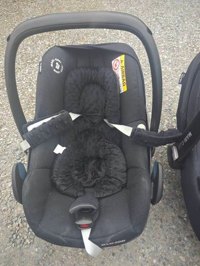 2 maxi cosi car seats and iso fix bases