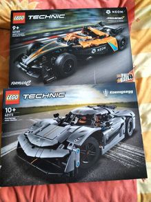 2 Lego cars