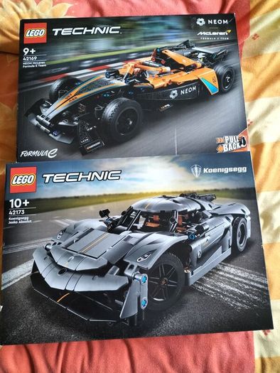 2 Lego cars