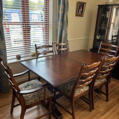 Mahogony Dining Table and chairs