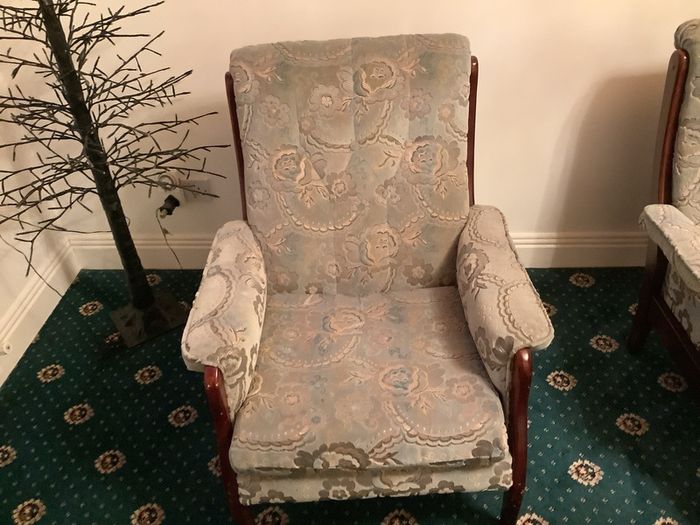 Couch 2 seater with arm chairs