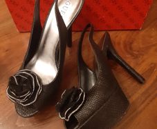 Ladies  Black Guess  Peeptoe slingback shoes