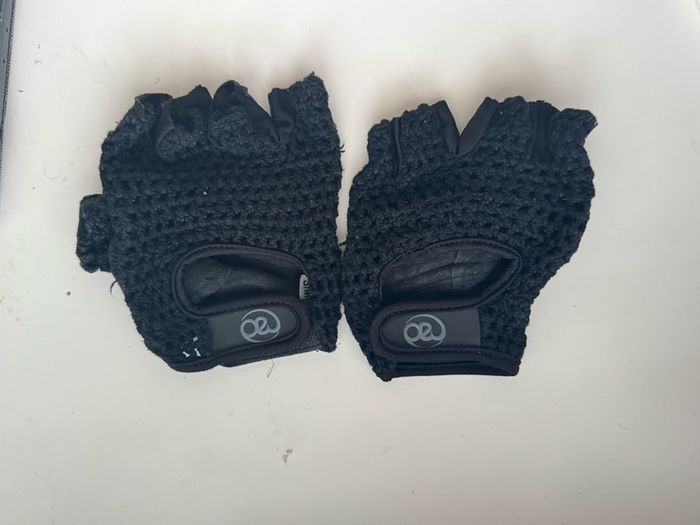 Fingerless gloves