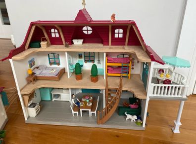 Schleich Horse Club 42551 Lakeside Country House and Stable Playset.