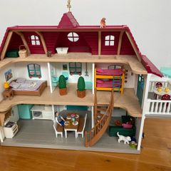 Schleich Horse Club 42551 Lakeside Country House and Stable Playset.