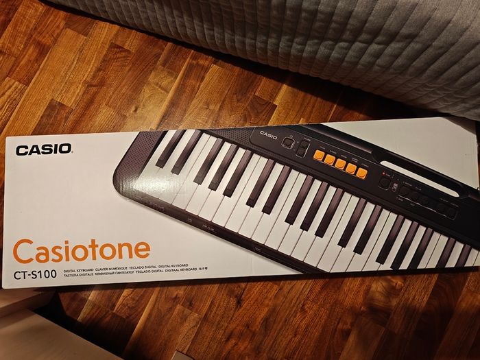 In Great Condition Casio CT-S100 Casiotone Keyboard