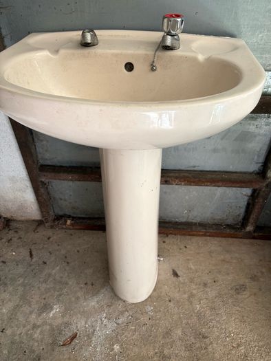 free strimmer toilets and sink