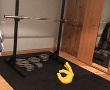 weight bench and weights
