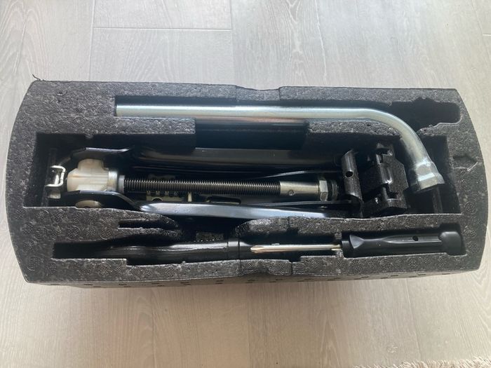 Genuine VW Golf Jack & Emergency Tool Kit (Complete OEM Set)
