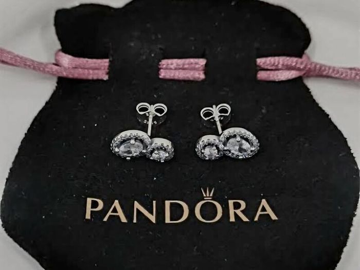 Pandora Embracing Halo Necklace  Brand New