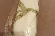 One size hotel slippers