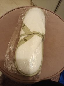 One size hotel slippers