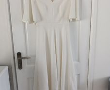 ladies LK Bennett dress. Bought for 360. Wore once for wedding. Sizing says 6 more like 8 to 10. Petite