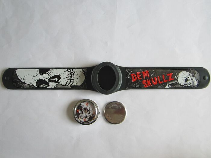 Slap-on Watch - Black Rubber Band with Skulls