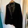 Hand embroidered Nissa black velvet blazer Image 2