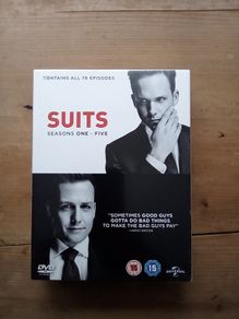 Suits Season 1 - 5 DVD Boxset - New & Sealed