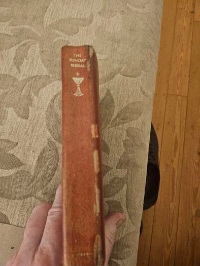 The Sunday Missal. 1970s-80s Published By Collins. Paperback In FAIR Condition.  See Photos For Same.