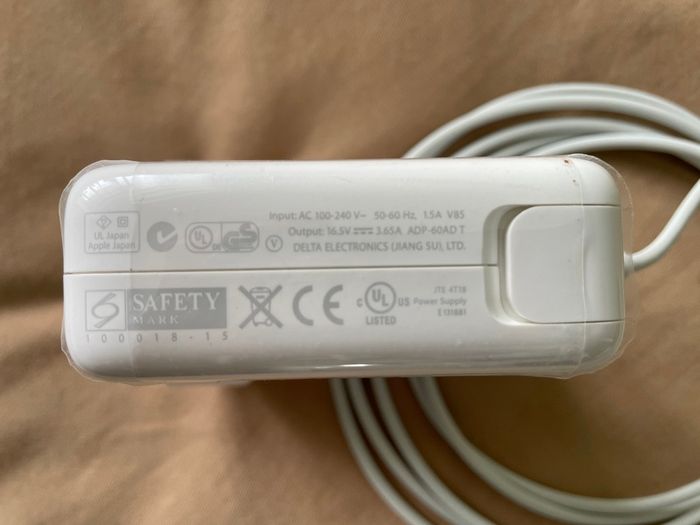 Apple 65W MagSafe 1/2 Gen